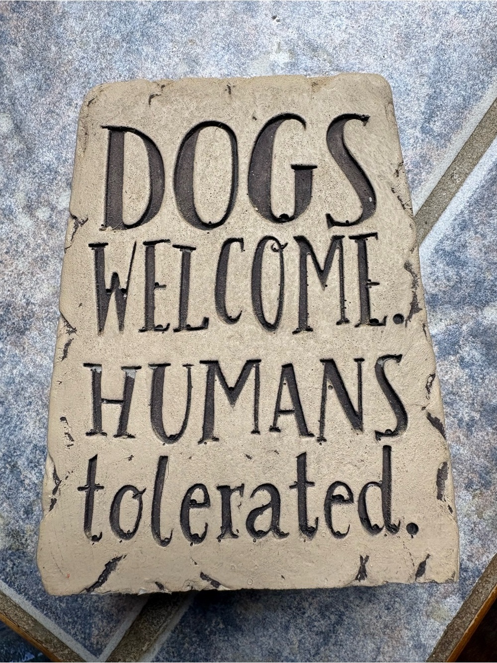 Dog Welcome Stone Sign - Beige Decorative Pet Plaque